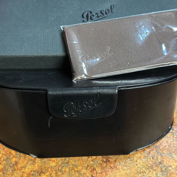 Persol sunglasses authentic PRICE DROP - Picture 4 of 10